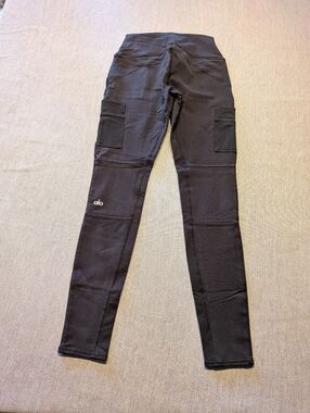 ALO High Waist Cargo Leggings - Black - Small